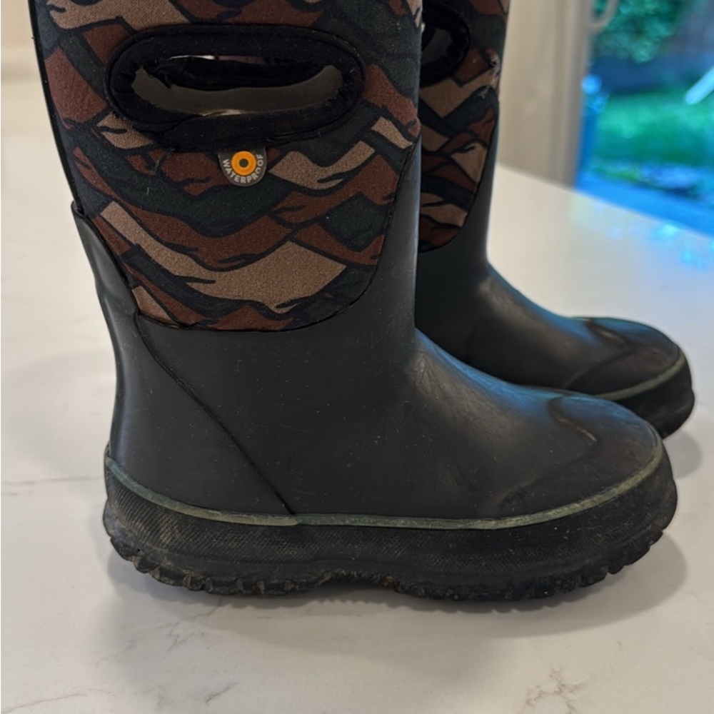 *SOLD* Bogs Black and Brown Rain & Snow Boots Waterproof Pull-On